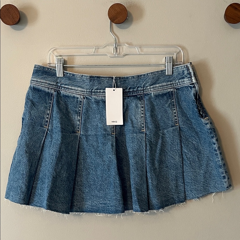 New! MANGO Pleated Denim Mini Skirt Low Waist Size Medium NWT‎